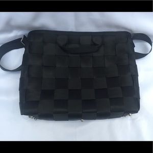 Harvey seatbelt Crossbody bag